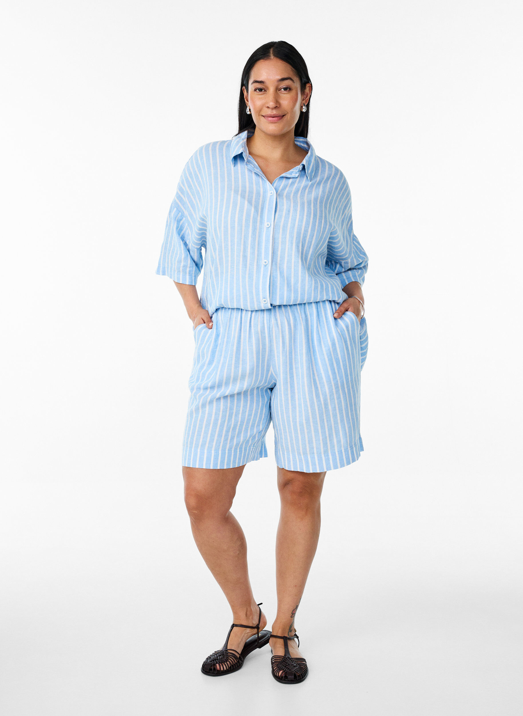 Zizzifashion Striped shorts in linen and viscose, Light Blue, Model image number 1