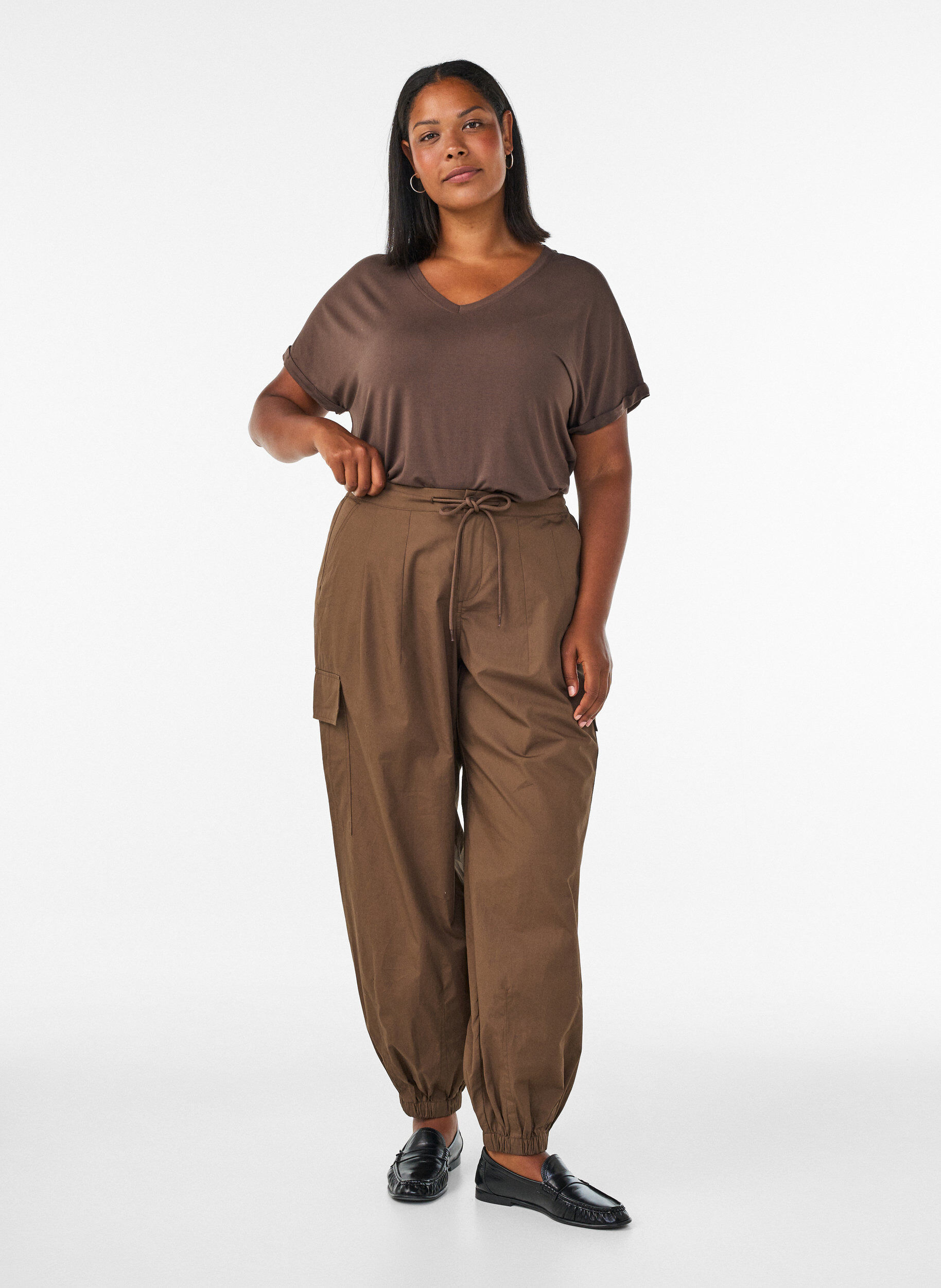 ZizzifashionBasic V-neck T-shirt in viscose, Brown, Model image number 1