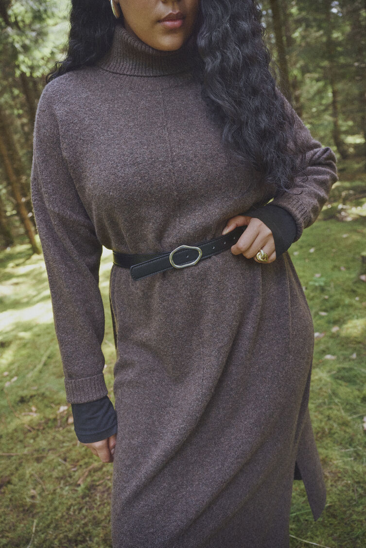 Natural elegance in earthy tones, , Model