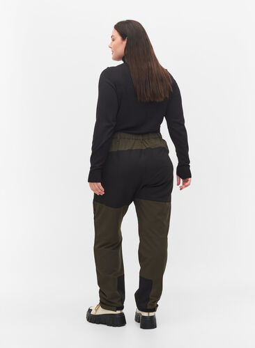 Water-repellent hiking trousers with pockets, Forest Night, Model image number 1