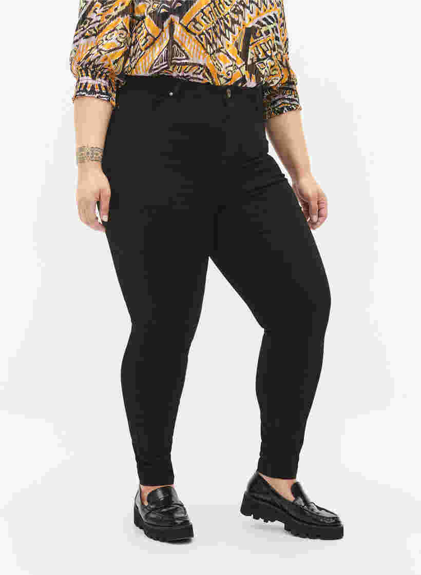 Extra high waisted Bea jeans with super slim fit, Black, Model image number 2