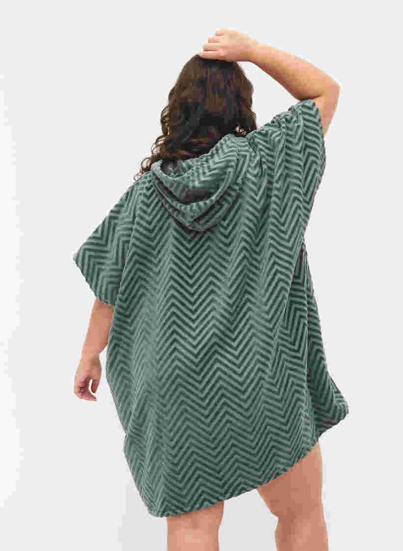 Beach poncho in cotton, Balsam Green, Model image number 2