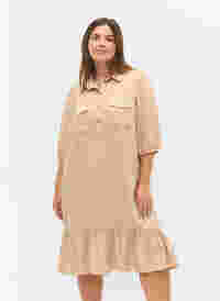 Dress with ruffle trim and 3/4 sleeves, Humus, Model