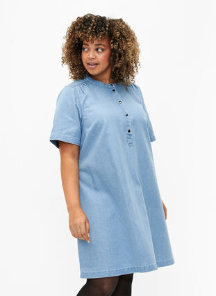 A-shape denim dress with short sleeves, Light blue denim, Model image number 0