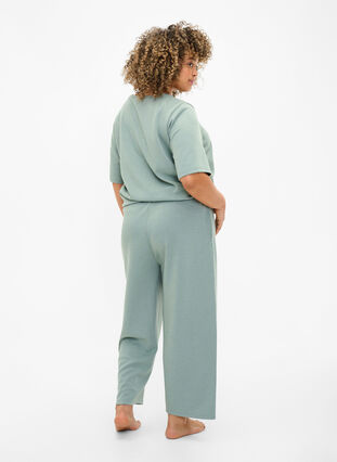 7/8 modal mix pants with pockets, Chinois Green, Model image number 1