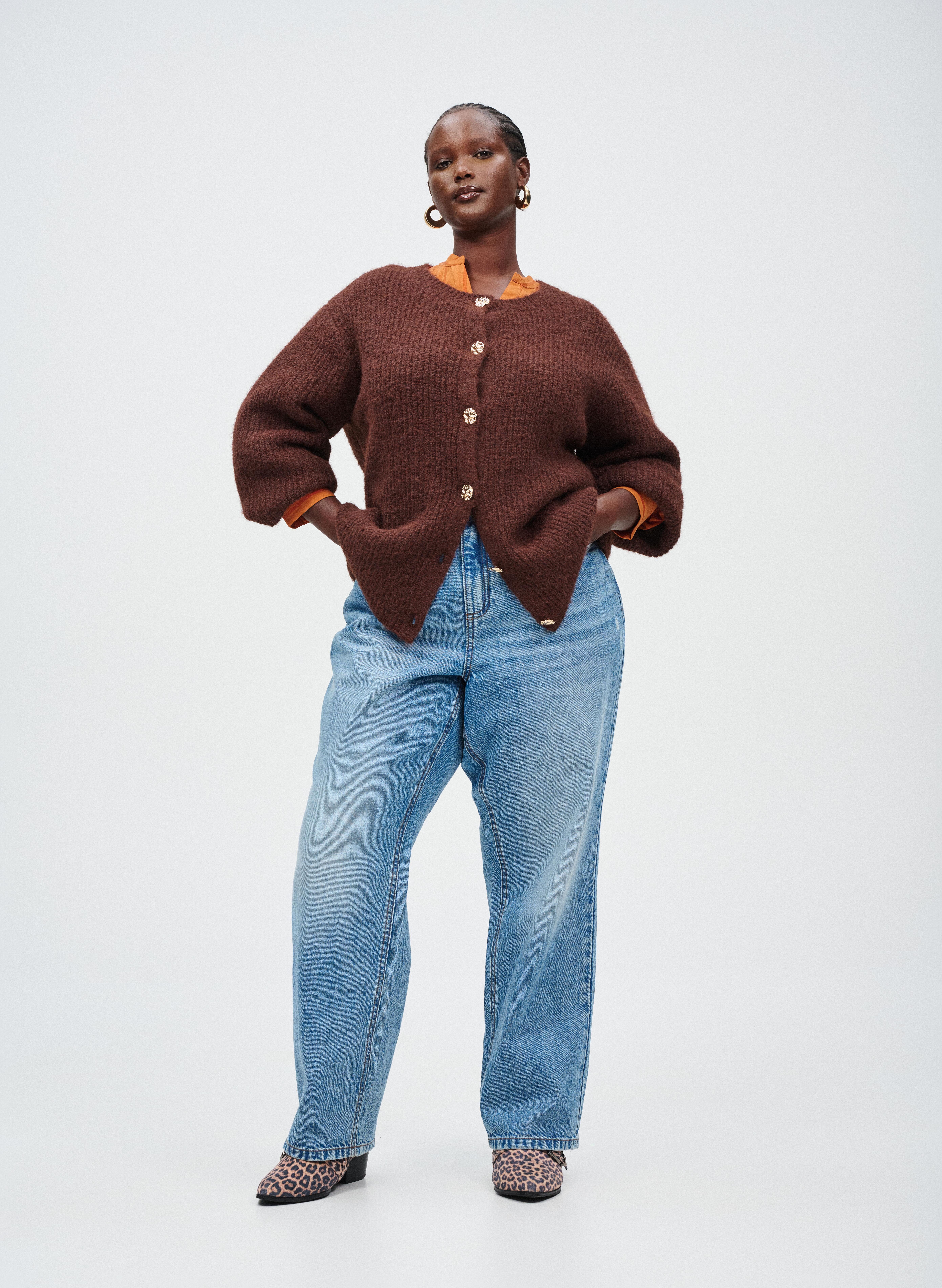 Zizzifashion Knit with gold buttons, , Model