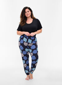 Cotton night trousers with floral print, Blue Flower, Model