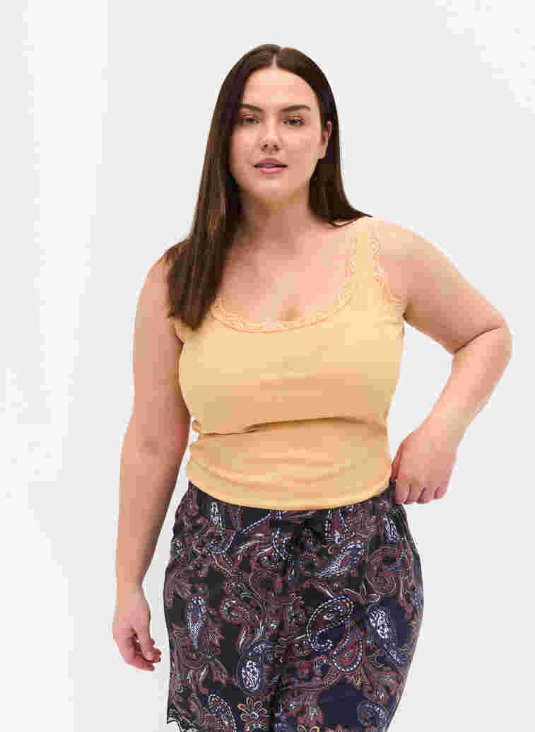 Top with lace trim, Almond Cream, Model