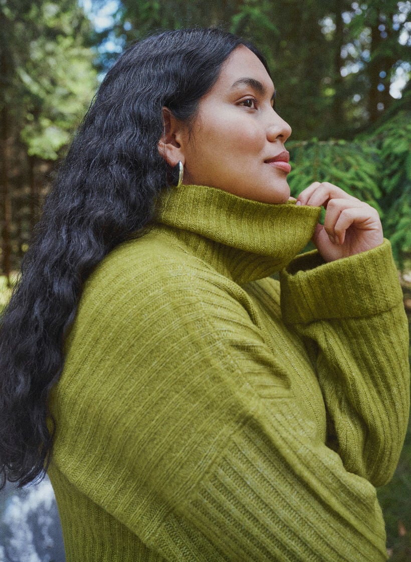 Knitted top with turtleneck, Green, Image