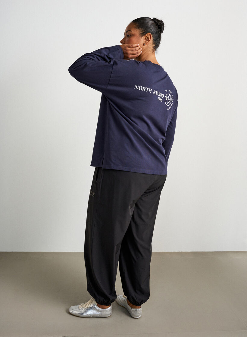 Training trousers with balloon legs, Black, Model image number 1