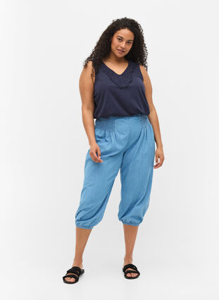 Loose cotton 3/4-length trousers with smock effect, Light blue denim, Model image number 0