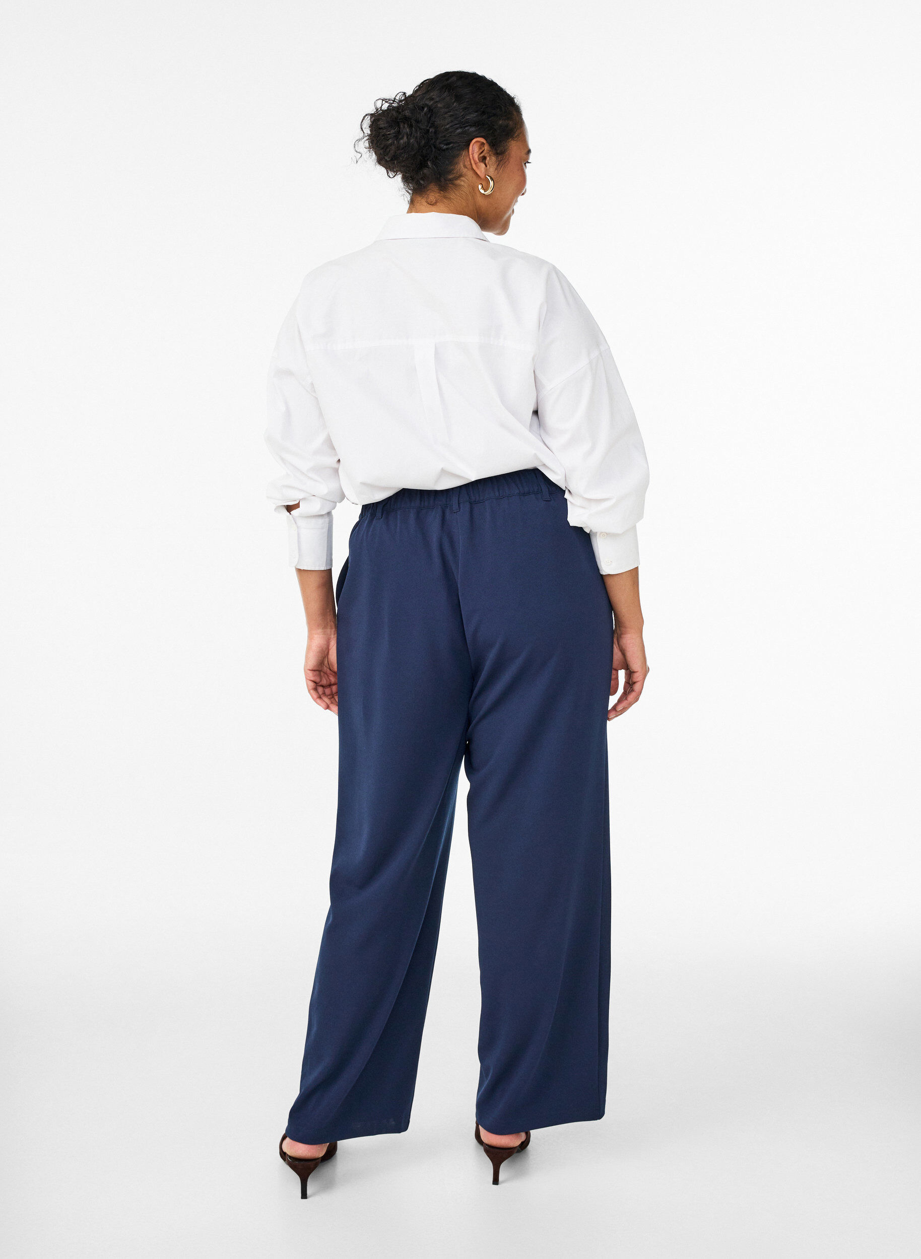 Zizzifashion High-waisted trousers with belt detail and gold buckle, Blue, Model image number 1