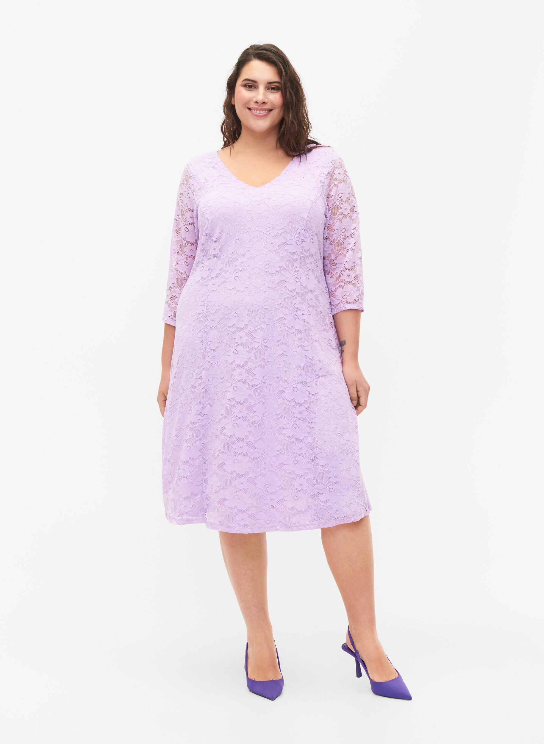 Zizzifashion Lace dress with 3/4 sleeves, Lavendula, Model image number 2