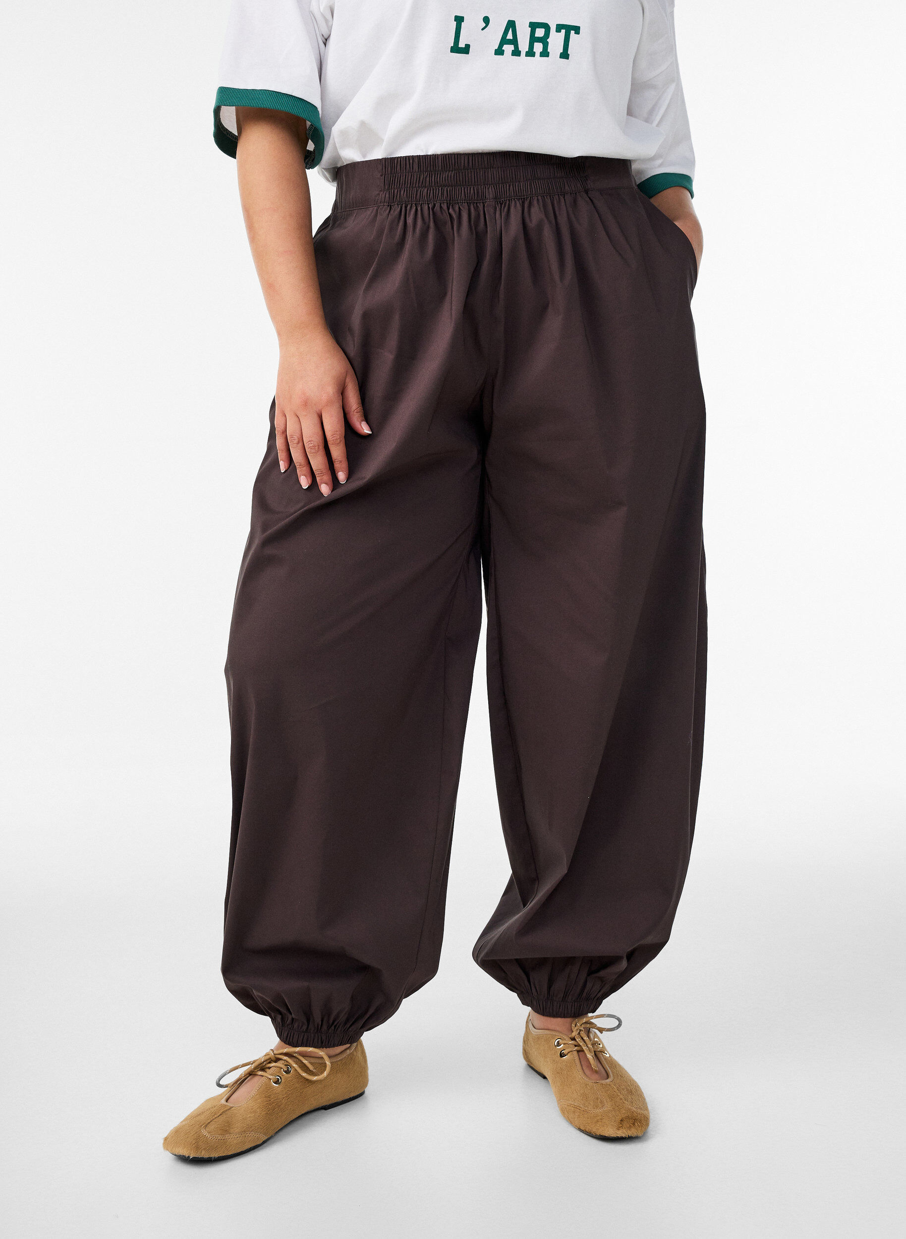 ZizzifashionBalloon trousers with pockets and an elasticated waistband, Brown, Model image number 2