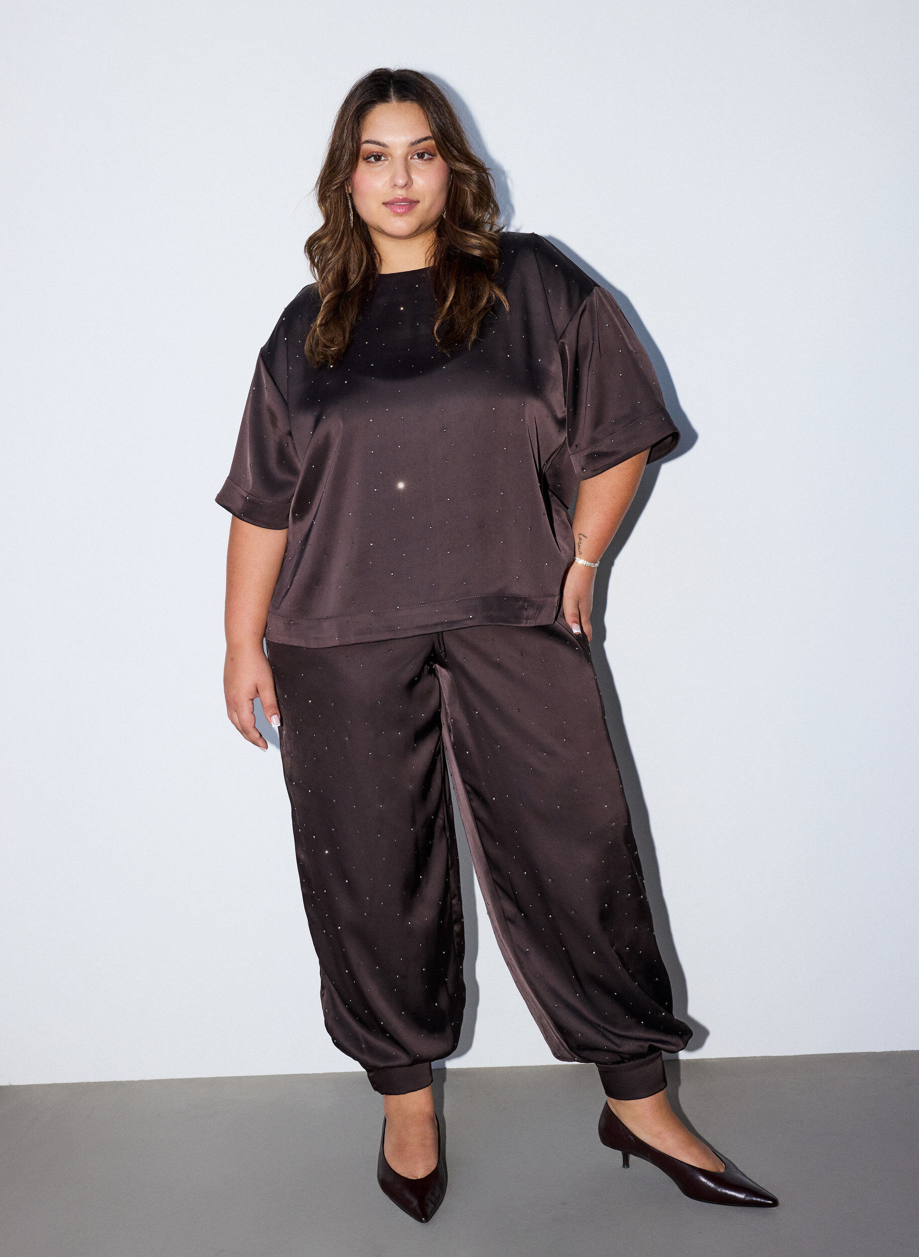 ZizzifashionSatin blouse with rhinestones and elbow-length sleeves, Brown, Model image number 1