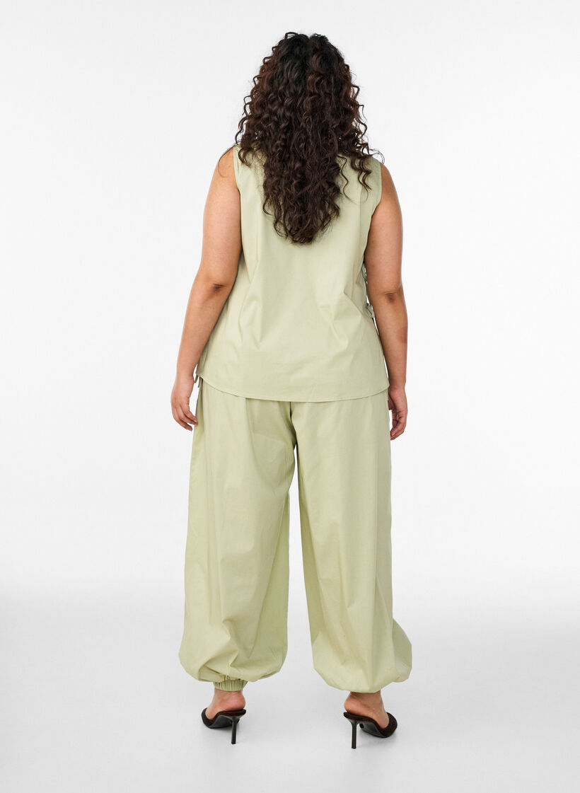 High-waisted balloon trousers with an elasticated waistband, Green, Model image number 1