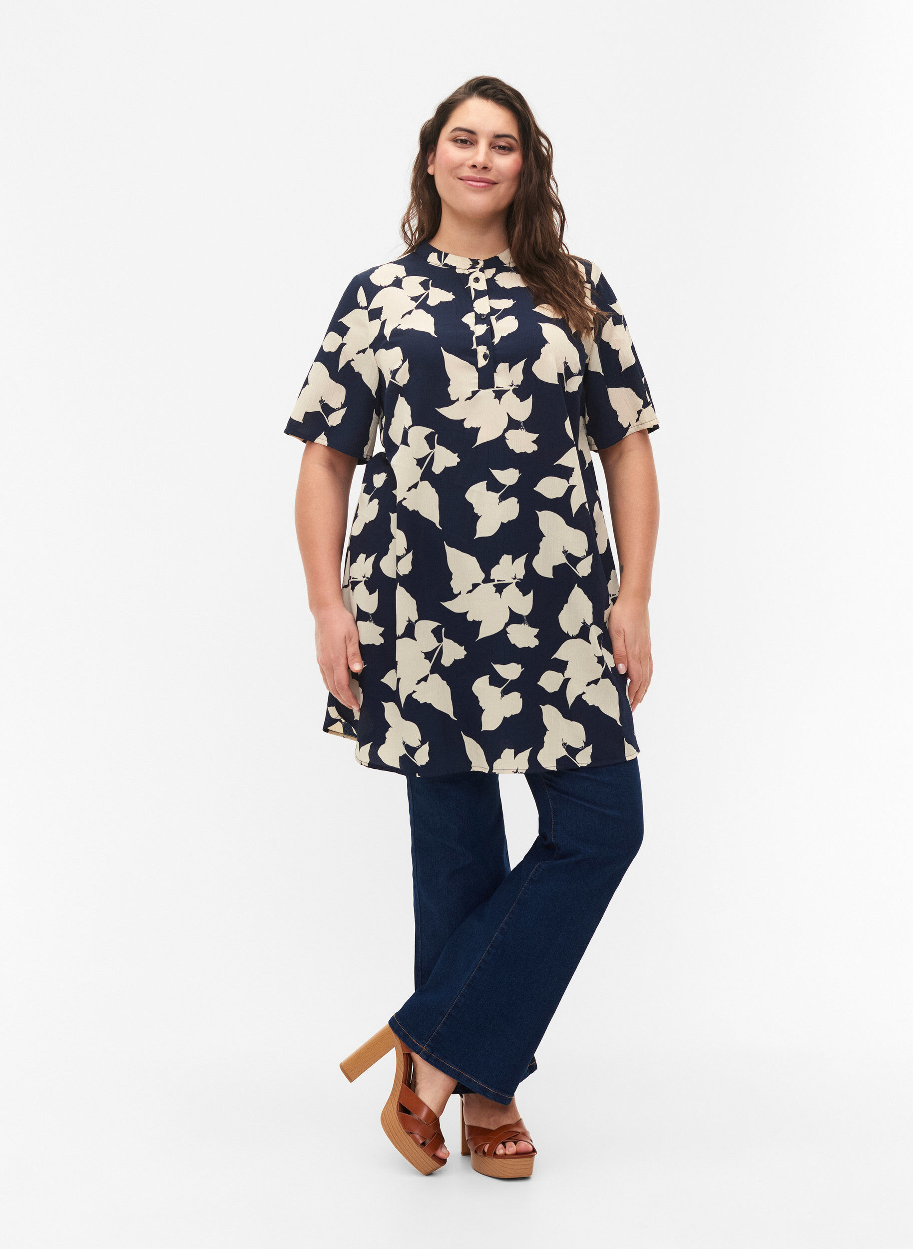Zizzifashion FLASH - Floral tunic with short sleeves, Blue White Flower, Model image number 2