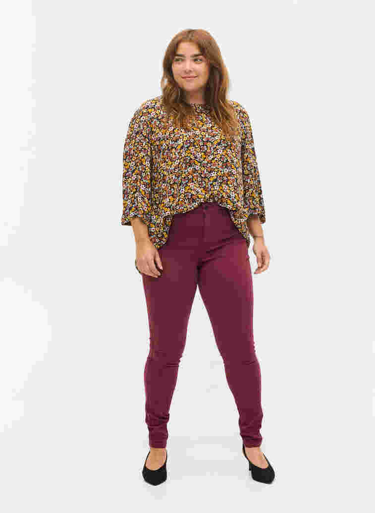 Super slim Amy jeans with high waist, Port Royal, Model