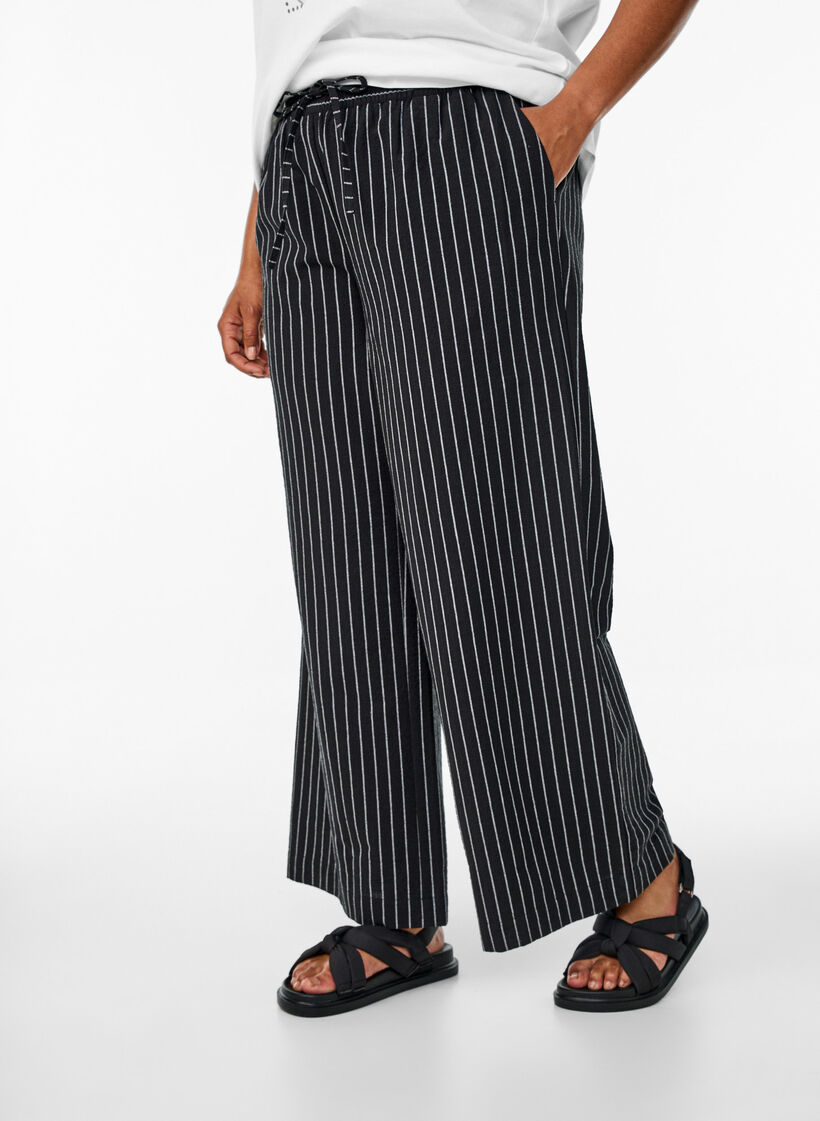 Loose trousers with high waist and pockets, Black, Model image number 3