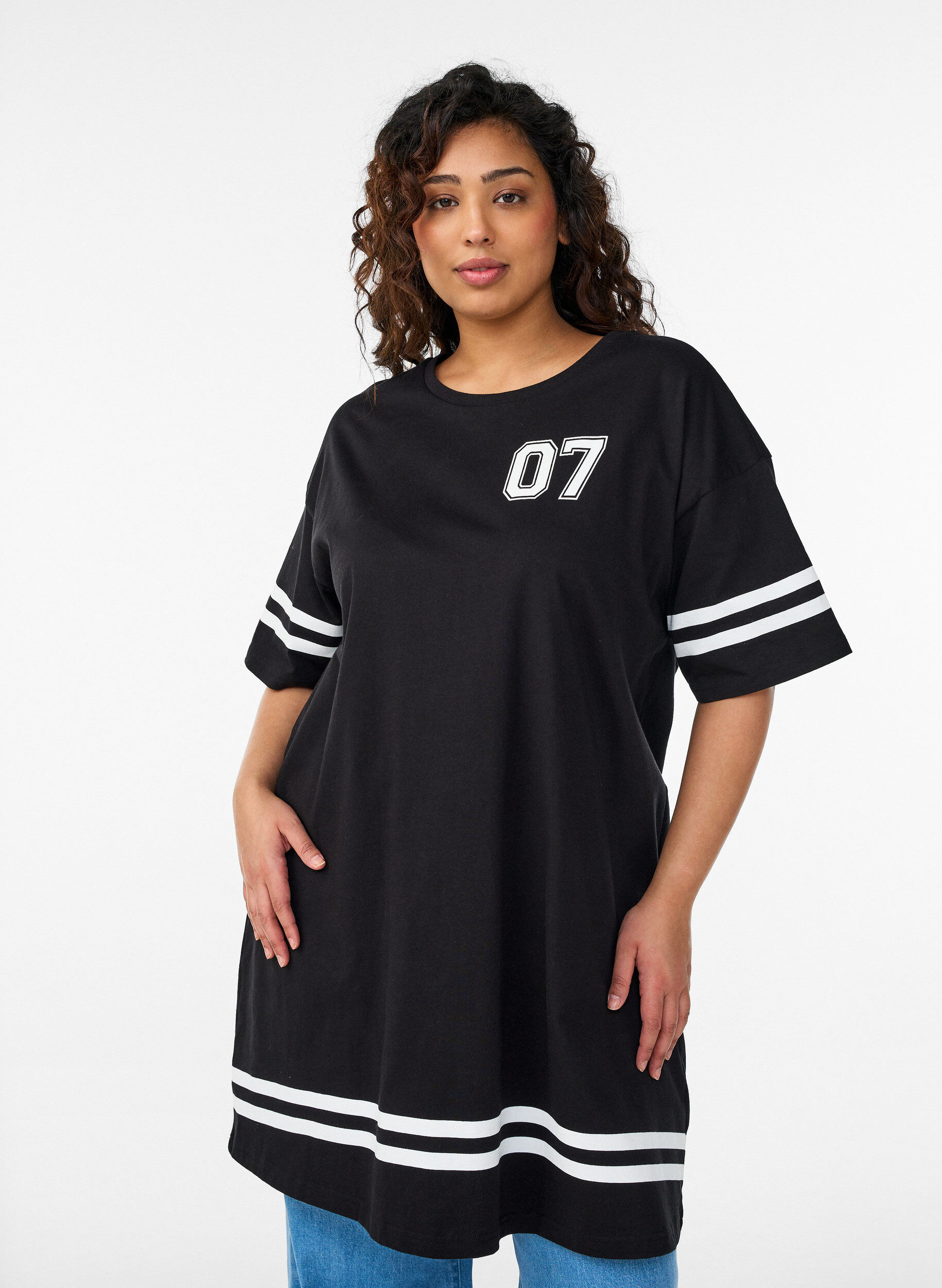 Short T-shirt dress with sporty details, Black, Model