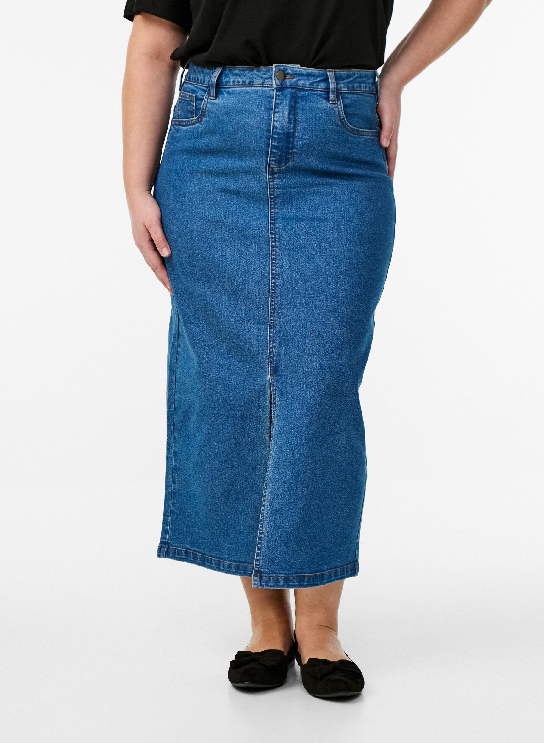 Zizzifashion FLASH - Midi denim skirt with a front slit, Blue, Model image number 2