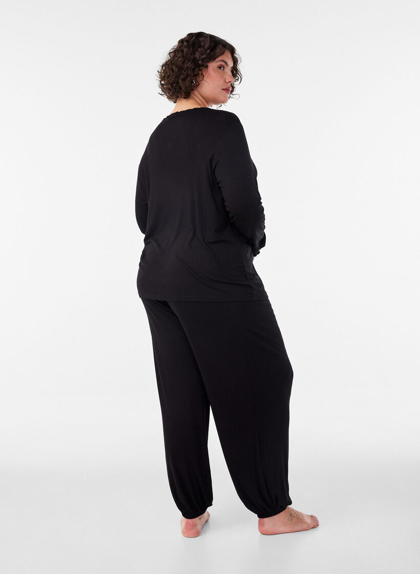 Loose pyjama bottoms in viscose with an elastic waist, Black, Model image number 1