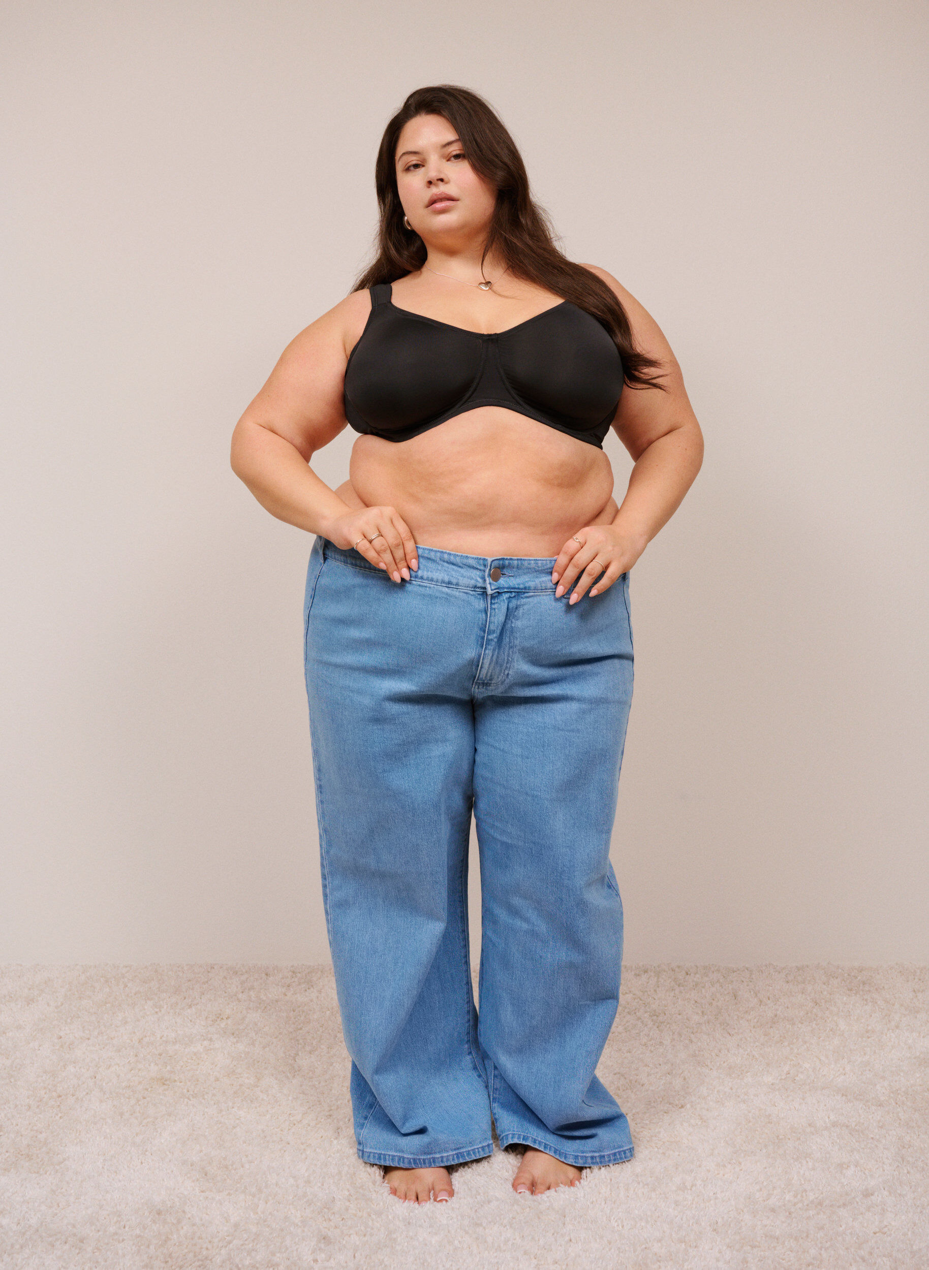 Comfort bra with underwire and moulded cups