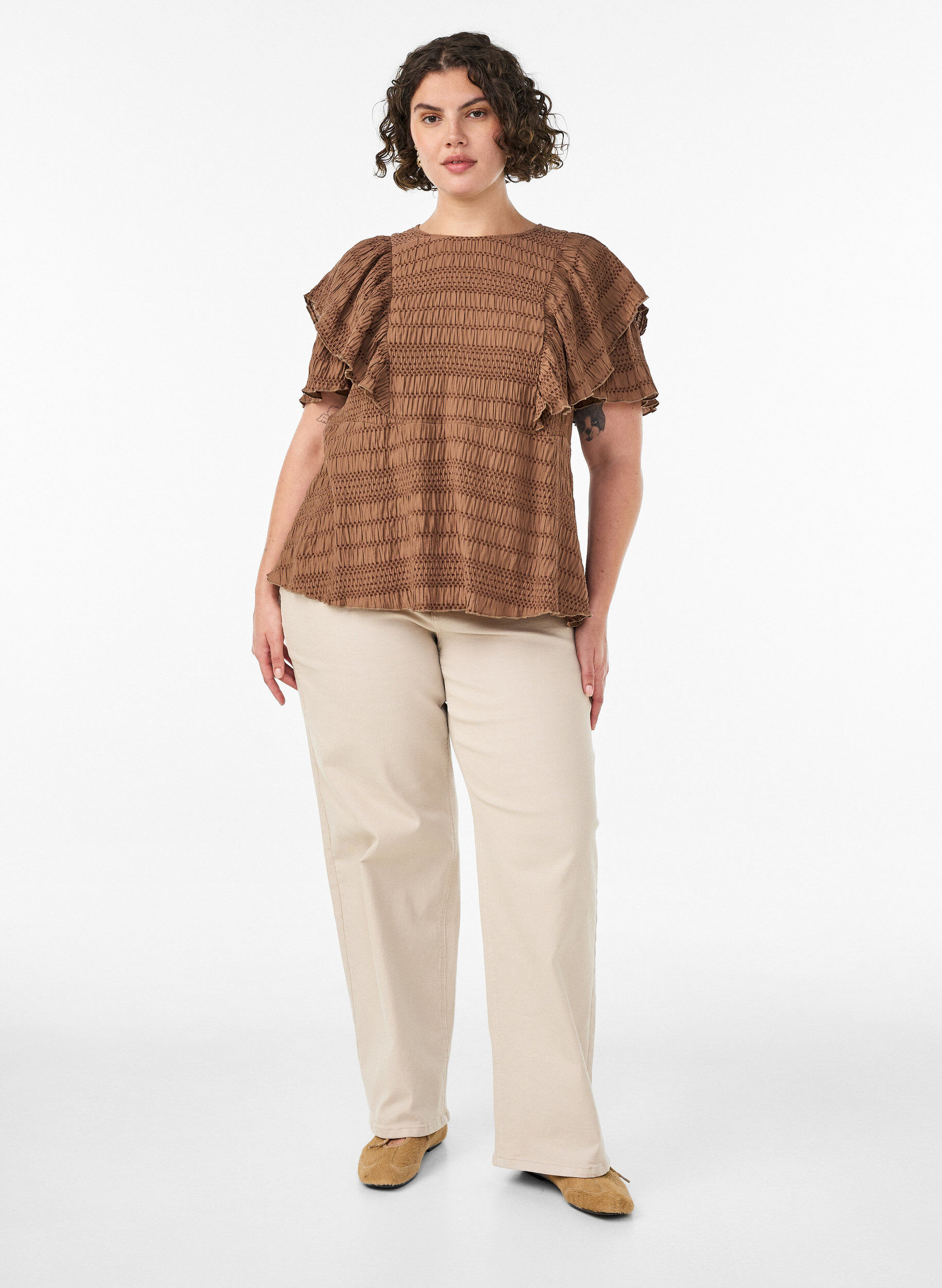 ZizzifashionBlouse with smocked texture and ruffle sleeves, Brown, Model image number 1