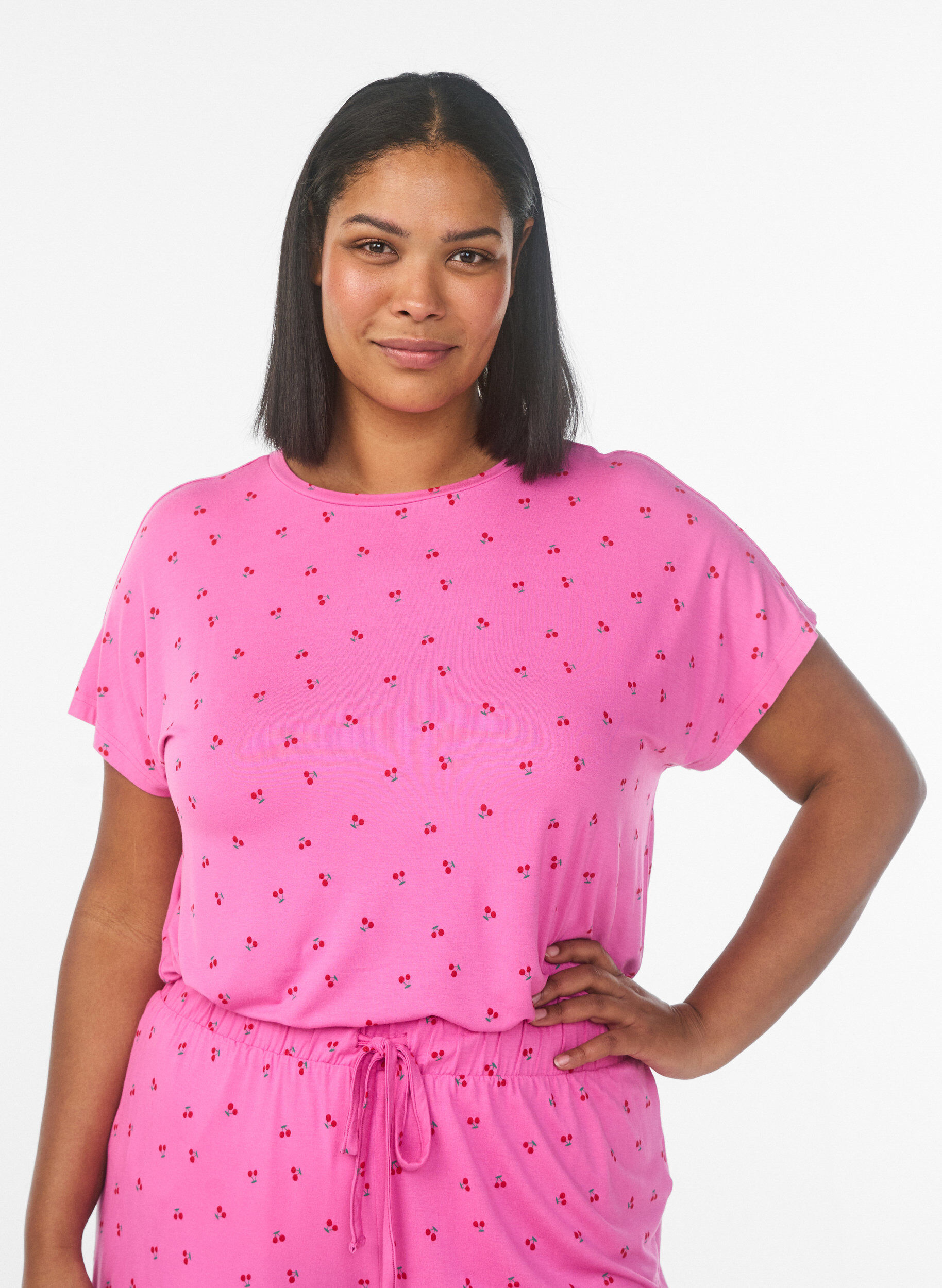 Pyjama shorts in viscose jersey with an all-over print, Pink, Model