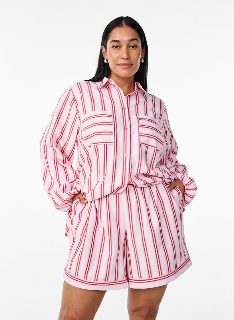 Loose shorts with stripes and pockets, Pink, Model image number 0