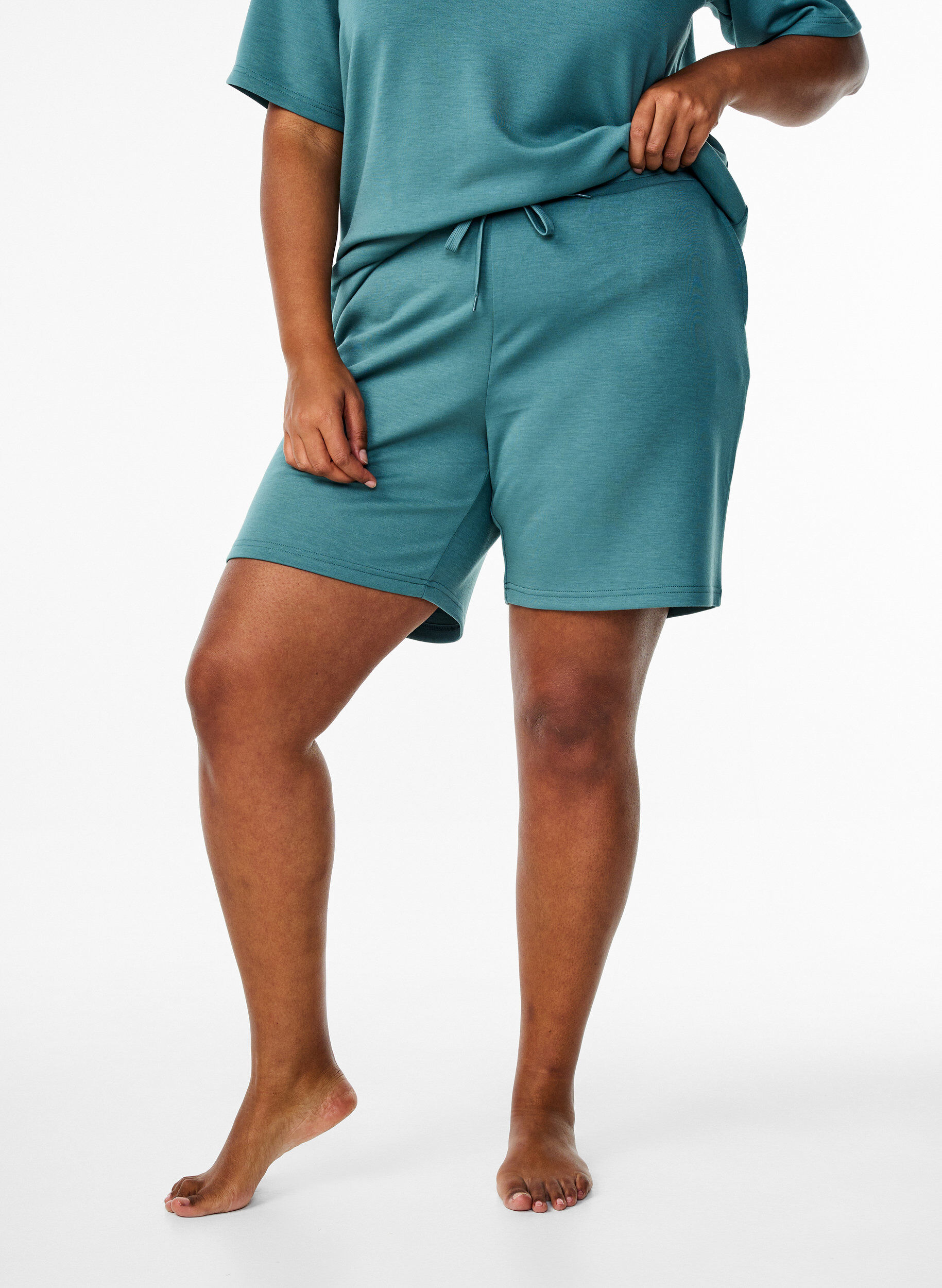 Zizzifashion Shorts made of modal mix with pockets, Green, Model image number 3