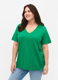 Short-sleeved basic t-shirt with v-neck, Jolly Green, Model