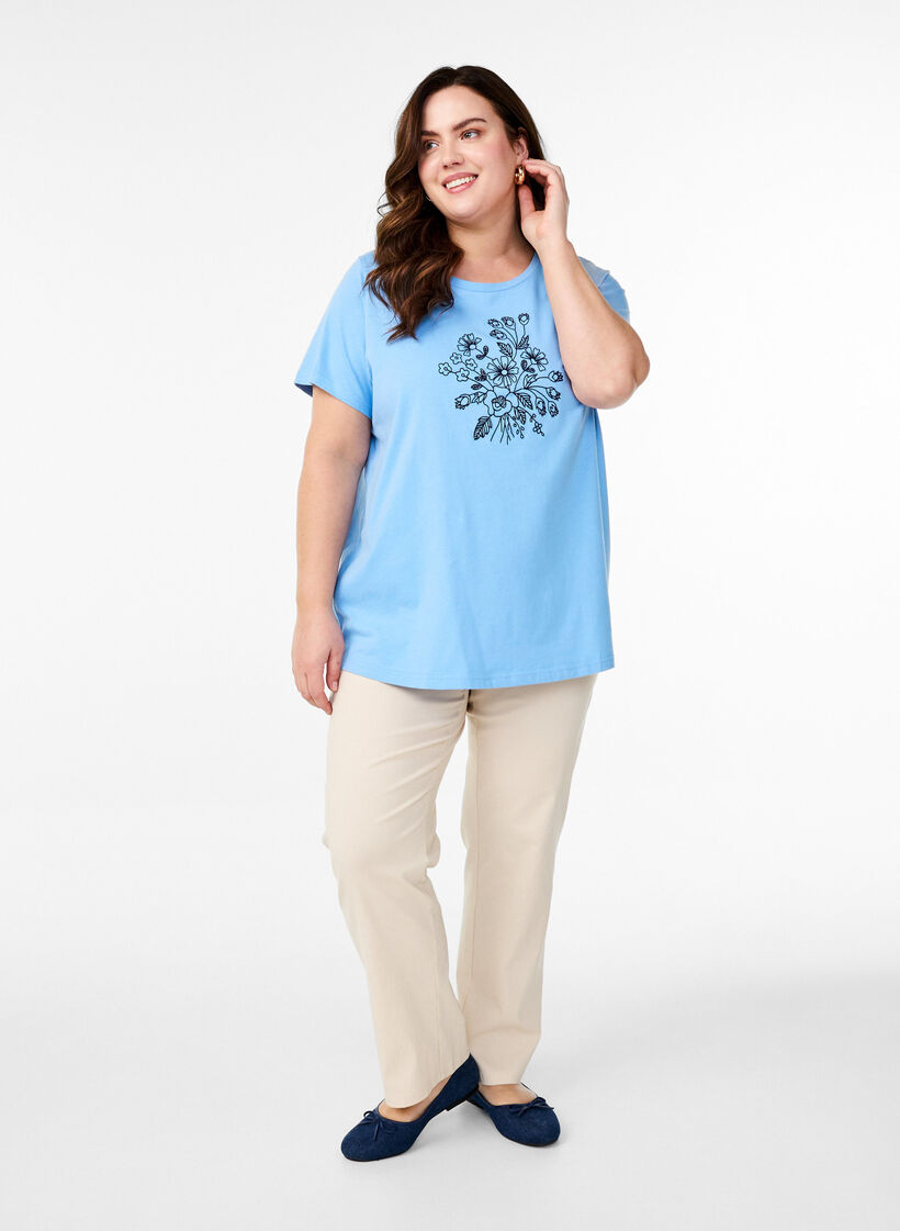 T-shirt in organic cotton with floral embroidery, Della R. Blue w. EMB, Model image number 1
