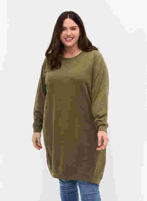 Sweater dress with long sleeves
