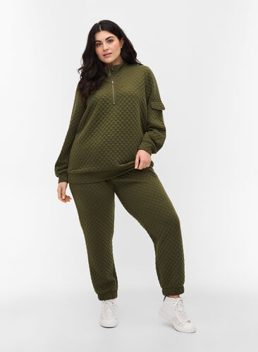 Sweatpants with quilted pattern, Ivy Green, Model image number 0