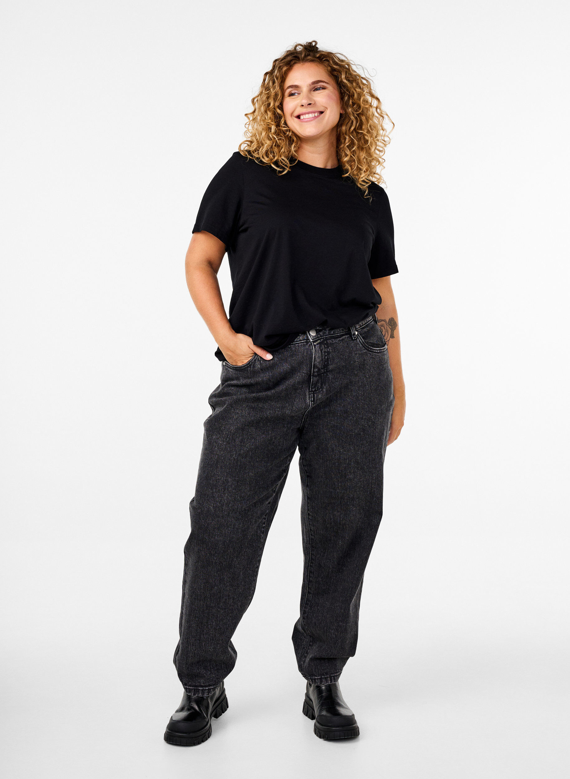 Zizzifashion Basic cotton T-shirt with round neck, Black, Model image number 1