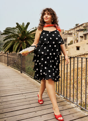 Layered dress with ruffles and spaghetti straps - Black - Sz. M - Zizzifashion Layered dress with ruffles and spaghetti straps - Black - Sz. M - Zizzifashion
