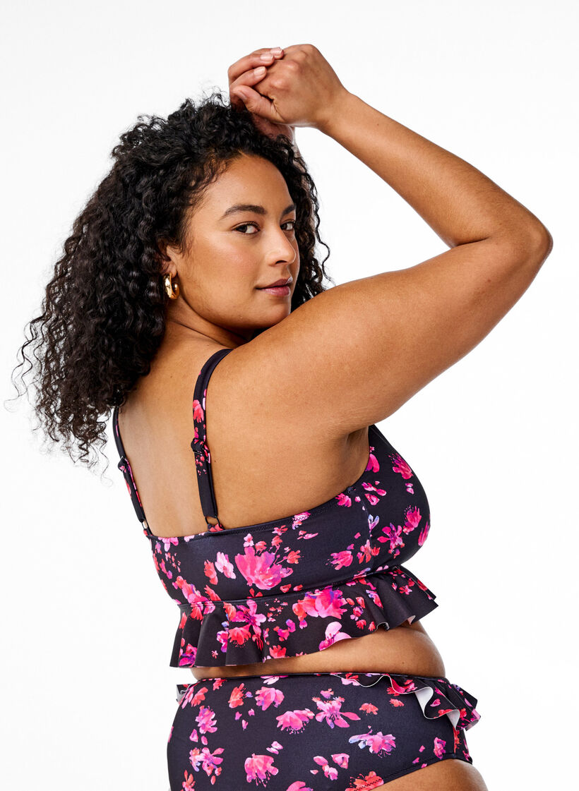 Floral bikini top with a ruffle trim, Pink, Model image number 2