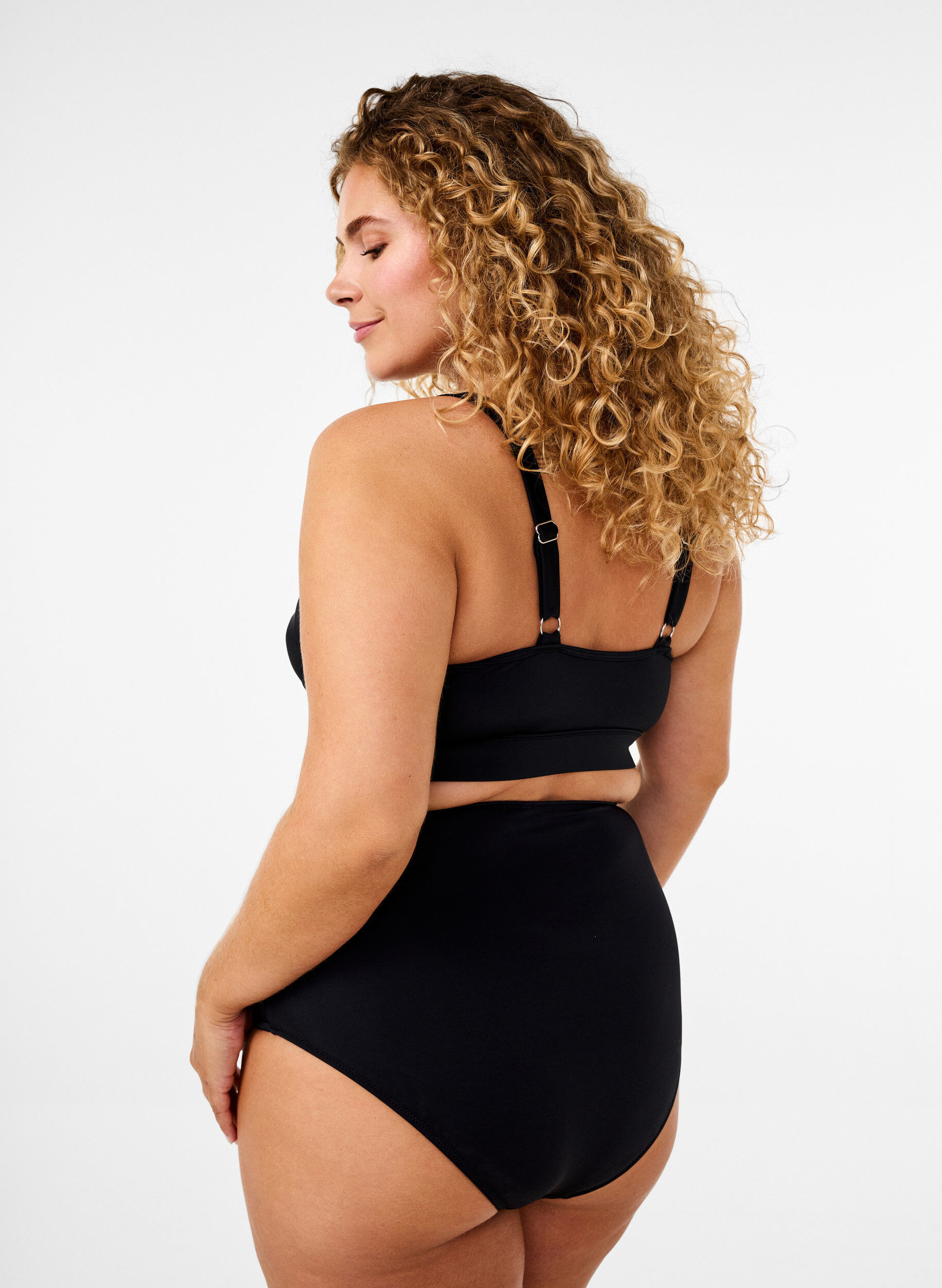 ZizzifashionBikini top with ruffles and removable pads, Black, Model image number 2
