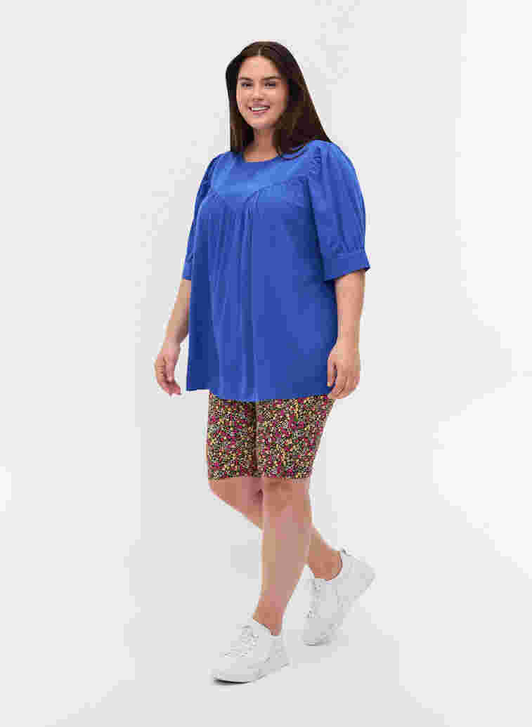 A-line blouse in viscose, Dazzling Blue, Model image number 2