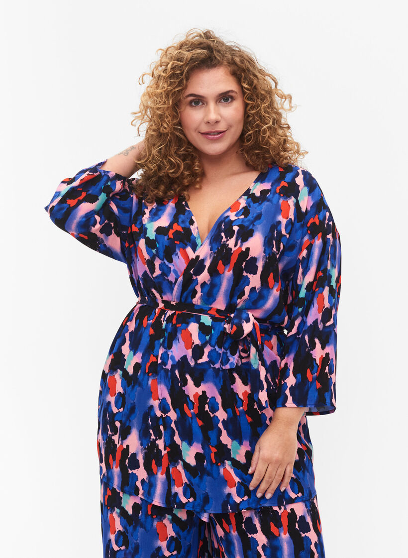 Kimono in viscose with print, Colorful Animal, Model image number 0