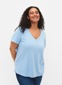Short sleeve t-shirt with v-neckline, Placid Blue, Model