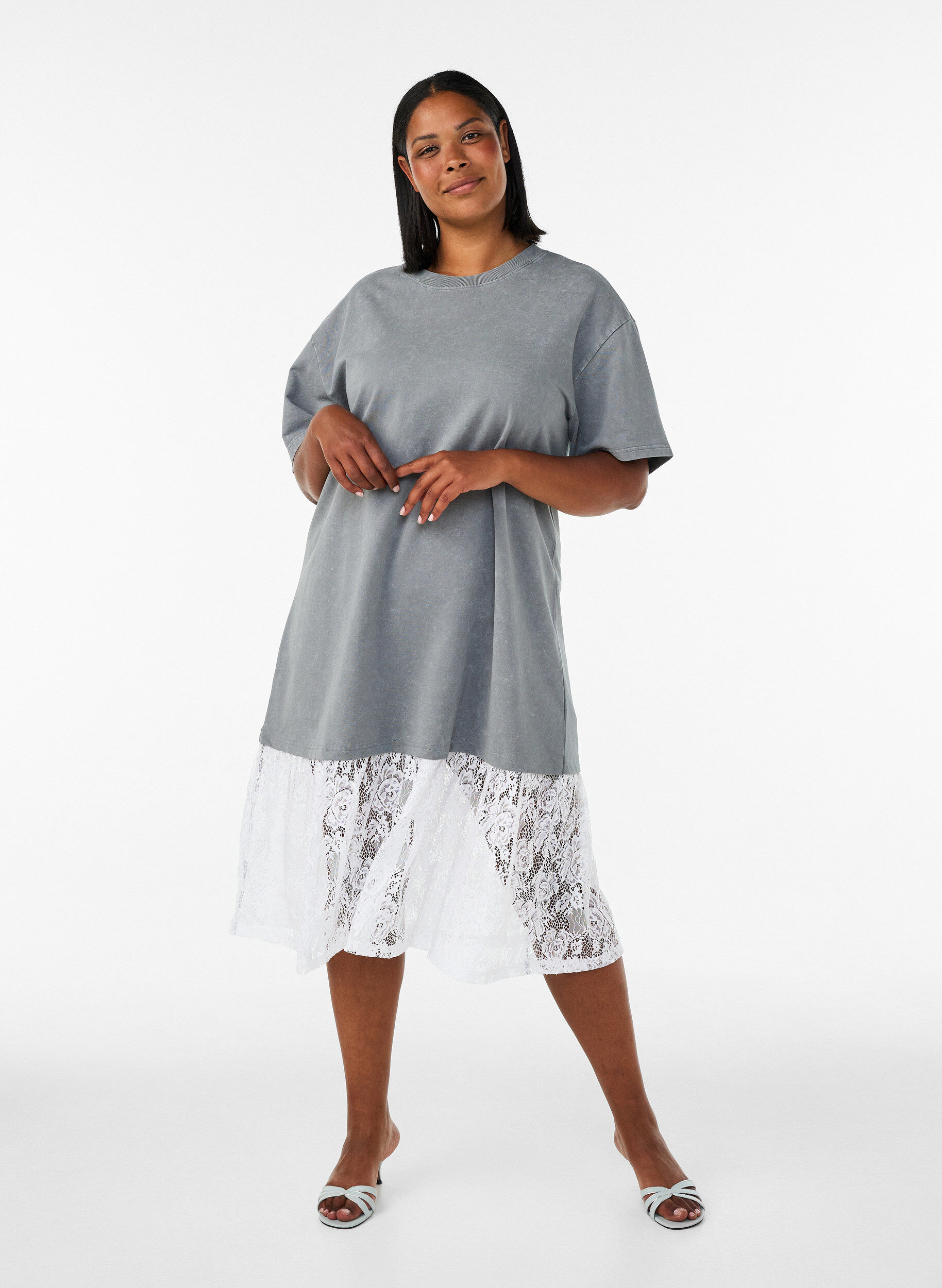 Loose T-shirt dress with lace trim, Grey, Model