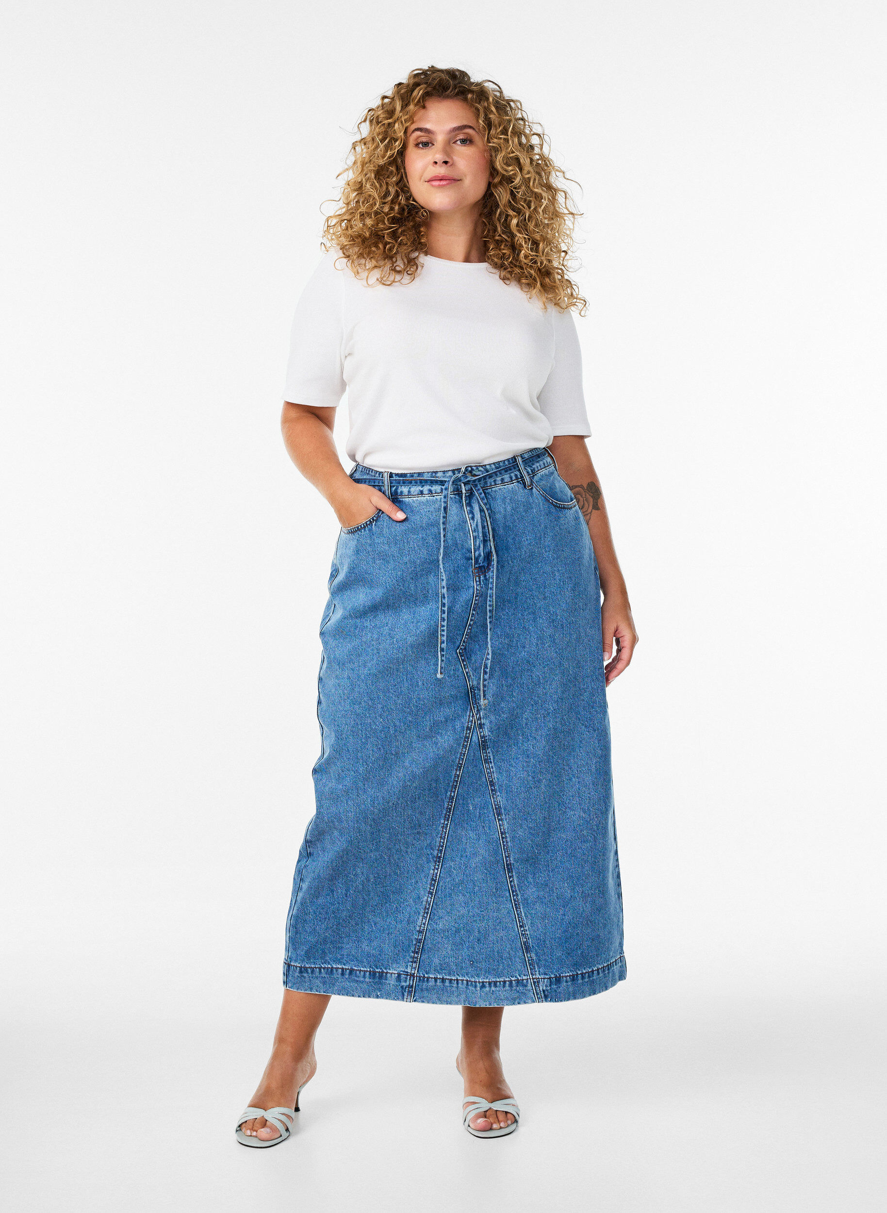 Denim maxi skirt with tie belt, Blue, Model