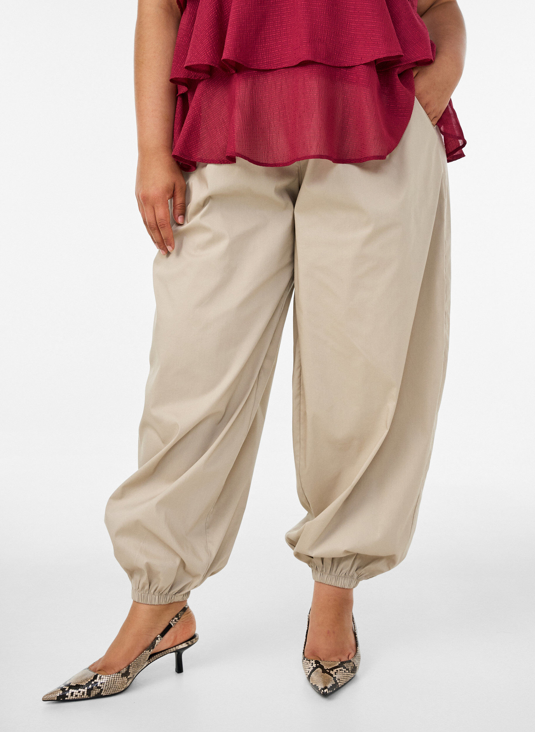 ZizzifashionBalloon trousers with pockets and an elasticated waistband, Beige, Model image number 2