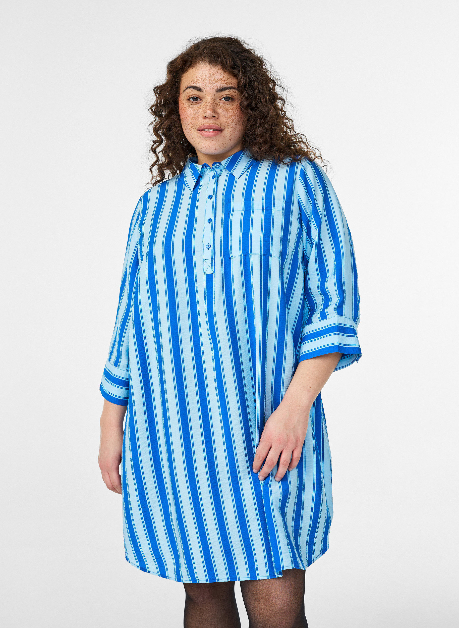 Short dress with collar and chest pocket, Blue, Model