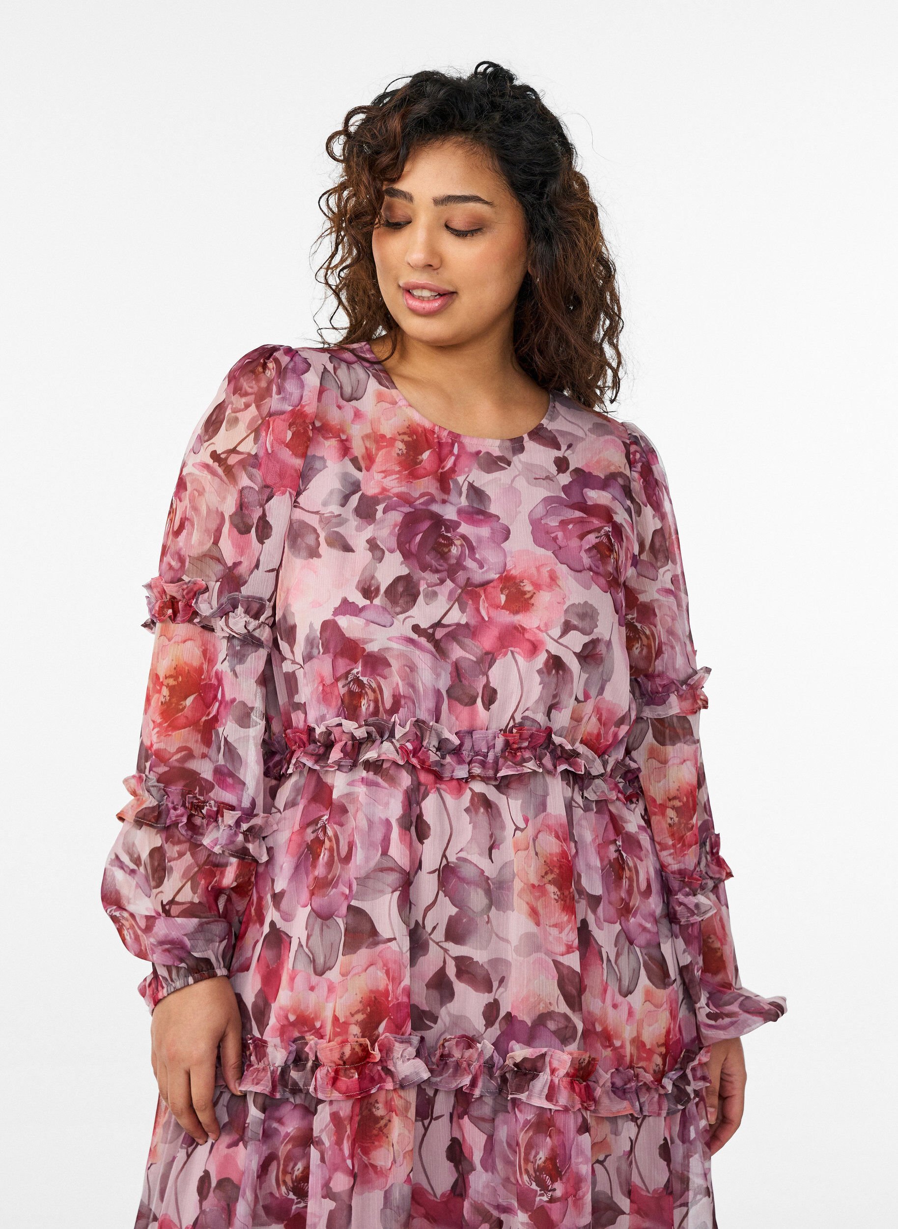 Zizzifashion Floral midi dress with ruffle details and sheer sleeves, Rose, Model image number 2
