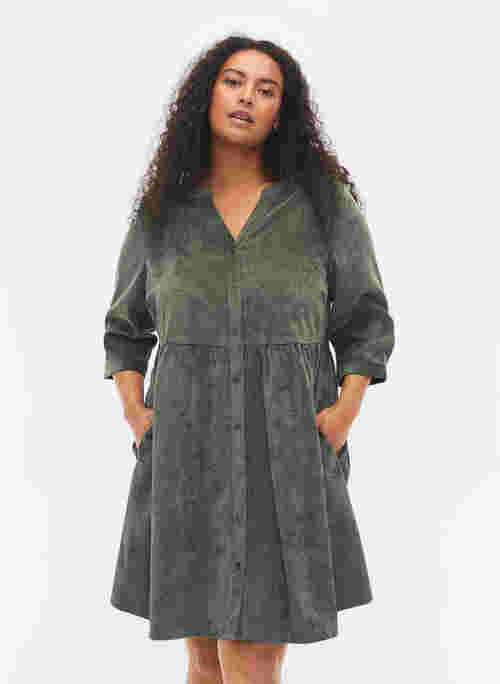 Velvet dress with 3/4-length sleeves and buttons, Deep Forest, Model