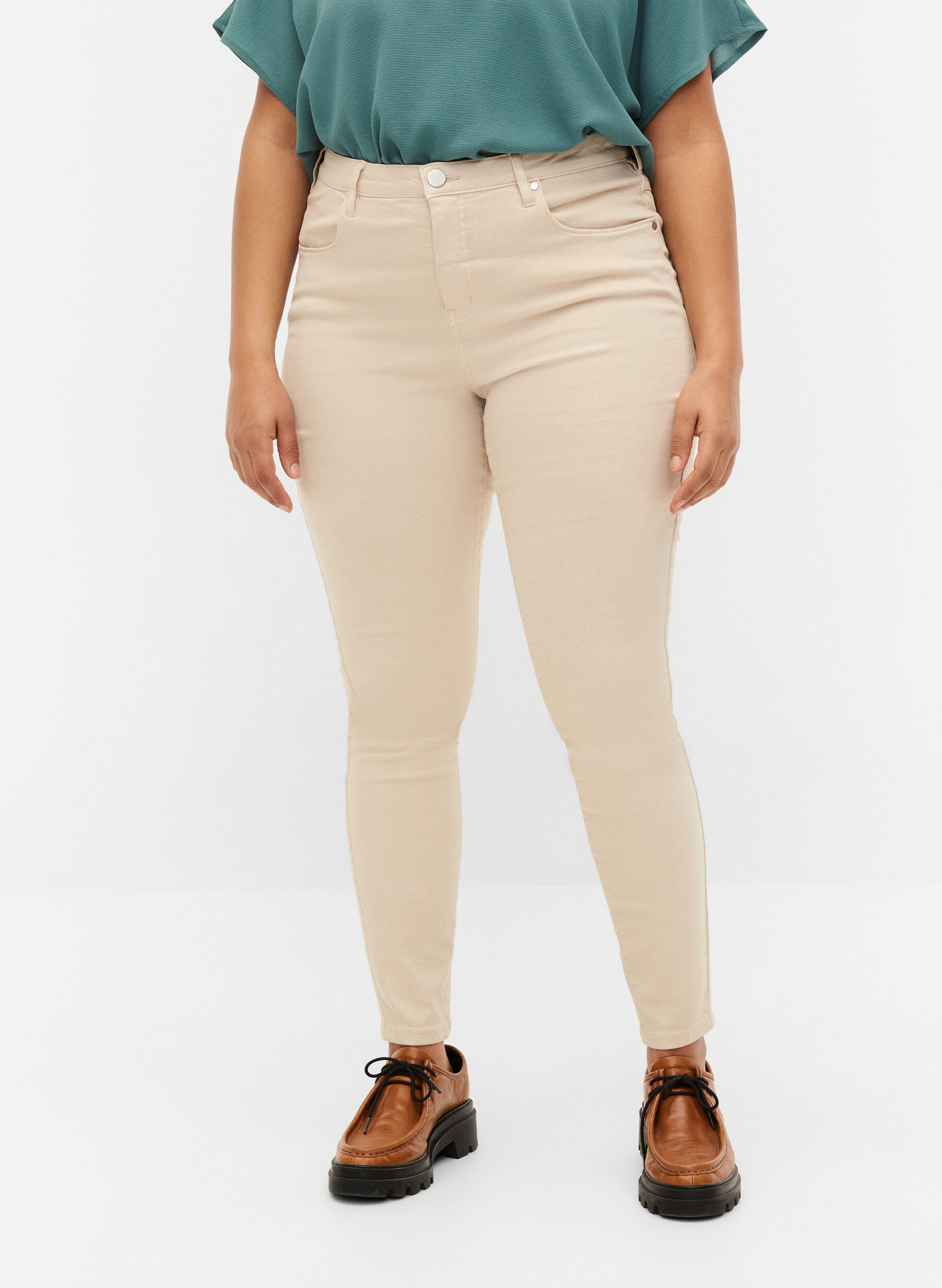 Zizzifashion High waisted Amy jeans with super slim fit, Oatmeal, Model image number 2