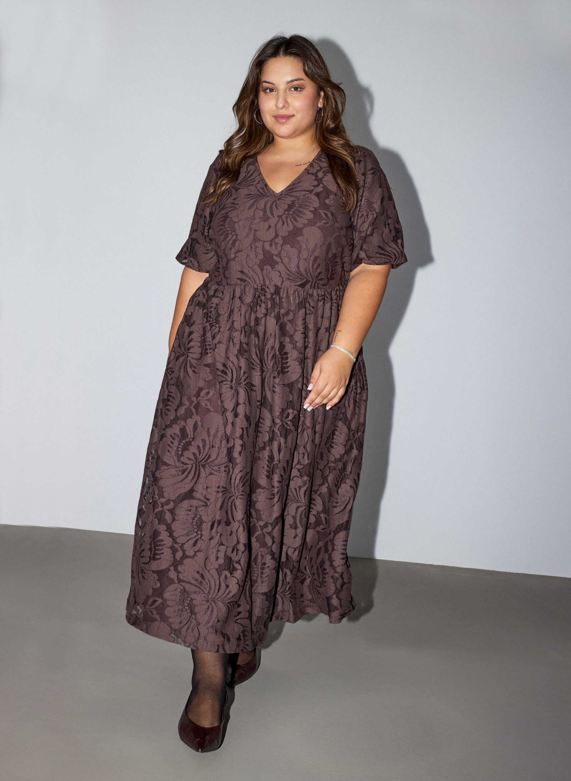 Midi dress with floral jacquard, Brown, Model